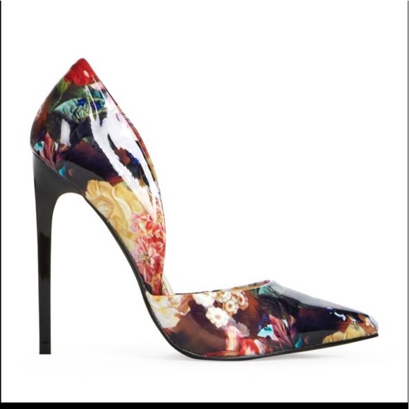 JustFab Shoes - Floral 8.5 beautiful heels!